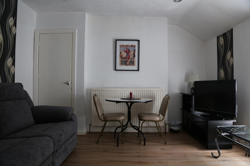 La Suisse Serviced Apartments Manchester Exterior photo